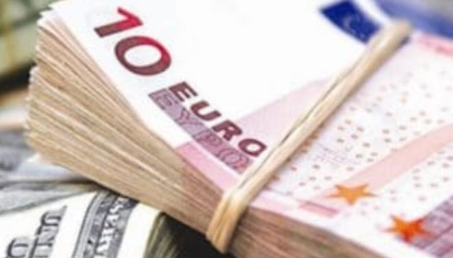 mazzo di banconote da dieci euro